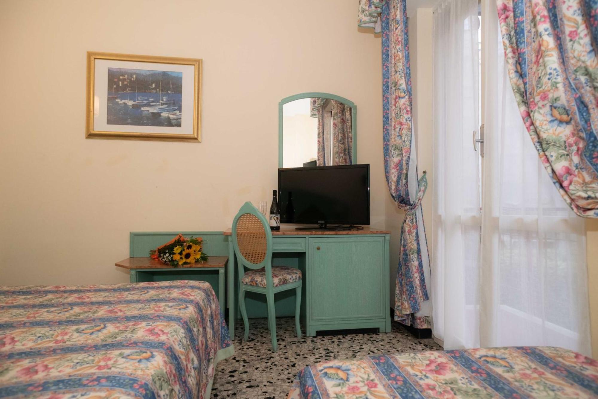 Hotel Magnolia Albenga Exterior photo