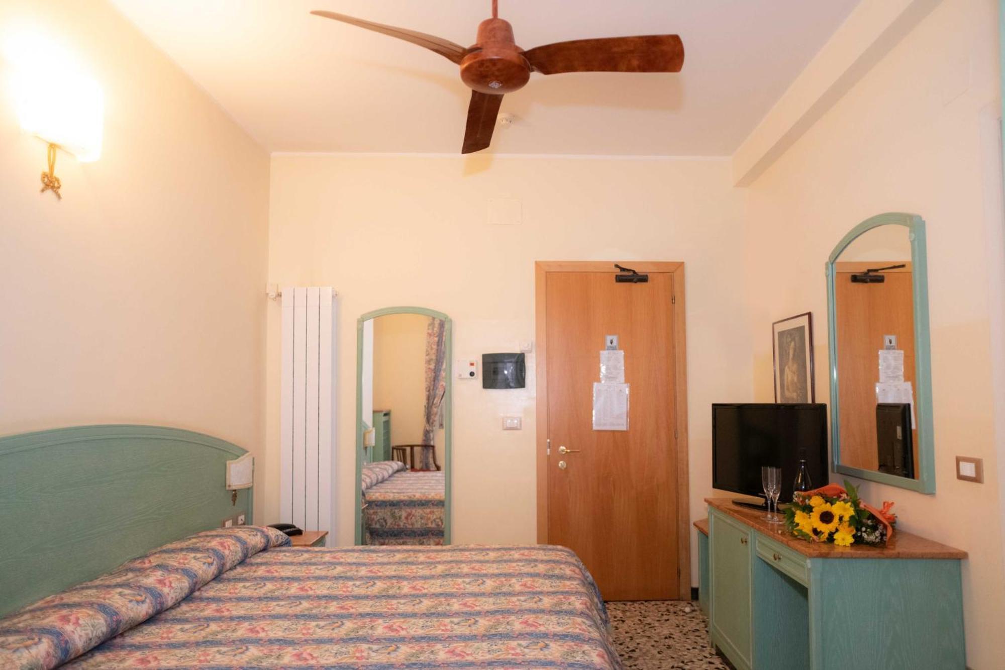 Hotel Magnolia Albenga Exterior photo