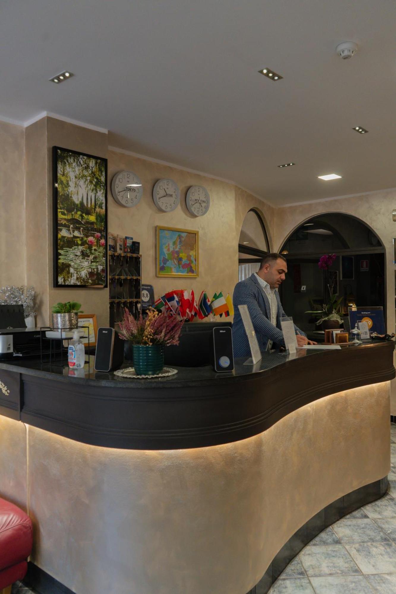 Hotel Magnolia Albenga Exterior photo